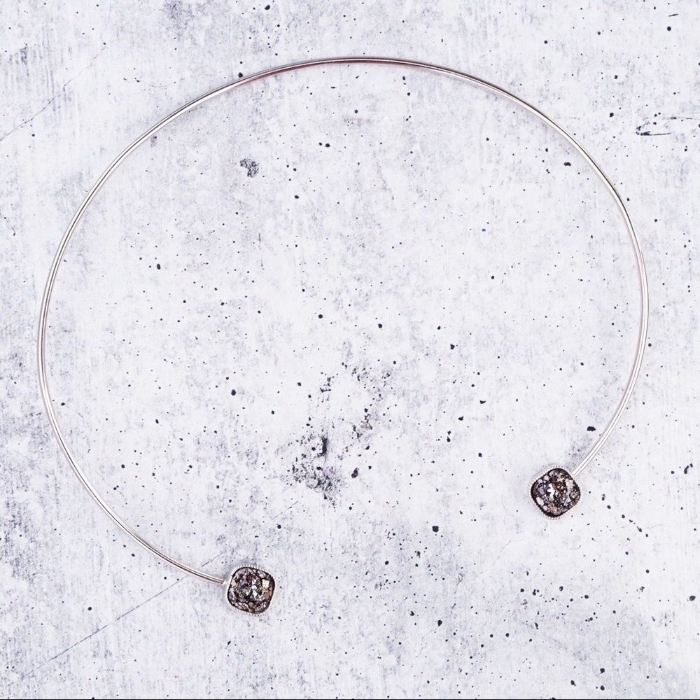 Silver Wire Choker Necklace With Crackle Gray Crystals